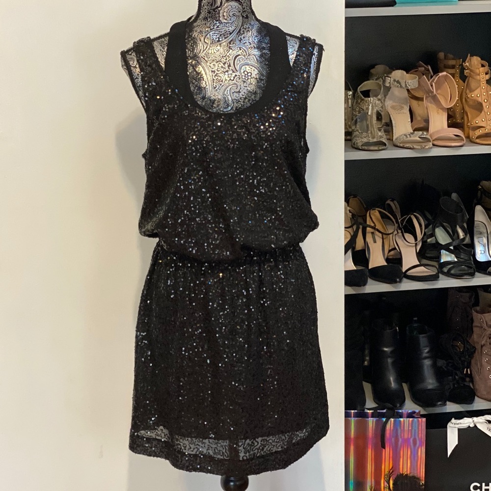 Short black sequence dress - Picture 2 of 5